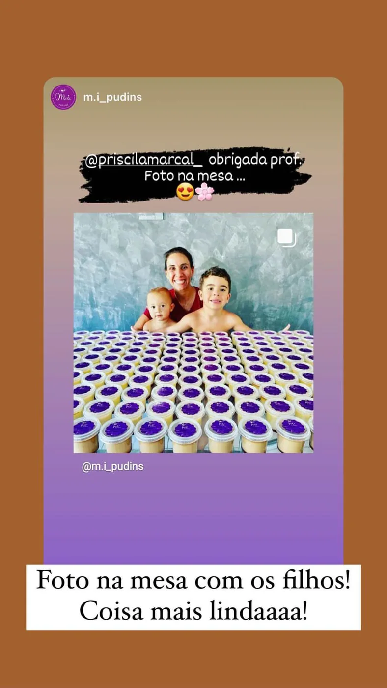 Aluna produzindo em casa com os filhos